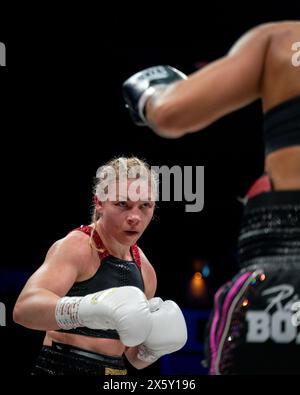 CARDIFF, ROYAUME-UNI. 11 mai 2024. Jessica McCaskill v Lauren Price MBE boxing match Fight for the WBA, IBO & Ring Magazine World Welterweight Titles le 11 mai 2024 dans l'Utilita Arena Cardiff Credit : Sashshots/Alamy Live News Banque D'Images