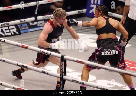 Cardiff, Royaume-Uni. 11 mai 2024. Jessica McCaskill vs Lauren Price à l'Utilita Arena de Cardiff, pays de Galles, le samedi 11 mai 2024. Championnat du monde combat pour WBA, IBO & Ring Magazine World Welterweight Titles. Usage éditorial exclusif, photo par Andrew Orchard/Andrew Orchard photographie sportive/Alamy Live News crédit : Andrew Orchard photographie sportive/Alamy Live News Banque D'Images