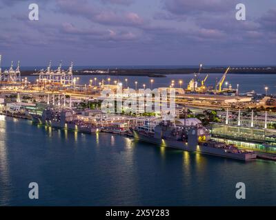 Photo aérienne navires militaires à Port Miami Fleet week 2024 Banque D'Images