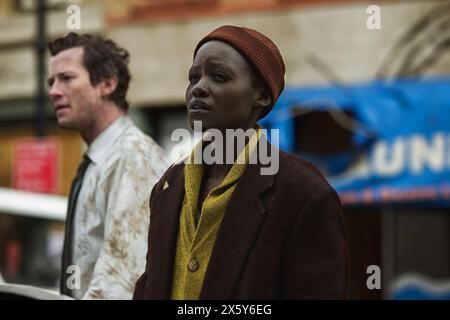 DATE DE SORTIE : 28 juin 2024. TITRE : un endroit calme : premier jour. STUDIO : images primordiales. RÉALISATEUR : Michael Sarnoski. INTRIGUE : Découvrez le jour où le monde s'est calme. EN VEDETTE : LUPITA NYONG'O dans le rôle de Samira, JOSEPH QUINN dans le rôle d'Eric. (Crédit image : © Paramount Pictures/Entertainment Pictures/ZUMAPRESS.com) USAGE ÉDITORIAL UNIQUEMENT ! Non destiné à UN USAGE commercial ! Banque D'Images