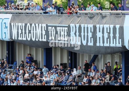 Kansas City, KS, États-Unis. 11 avril 2024. La devise de la section des fans de Sporting Kansas City au Children's Mercy Park à Kansas City, Kansas. David Smith/CSM/Alamy Live News Banque D'Images