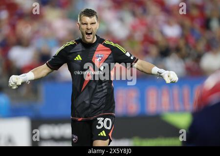 Frisco, Texas, États-Unis. 11 mai 2024. Le gardien de but du FC Dallas MAARTEN PAES (30) réagit au coéquipier SAVE SEBASTIEN IBEAGHA (25) (non montré) a fait la première moitié de leur match de football MLS contre AUSTIN FC au Toyota Stadium samedi à Frisco, TX. (Crédit image : © Brian McLean/ZUMA Press Wire) USAGE ÉDITORIAL SEULEMENT! Non destiné à UN USAGE commercial ! Crédit : ZUMA Press, Inc/Alamy Live News Banque D'Images