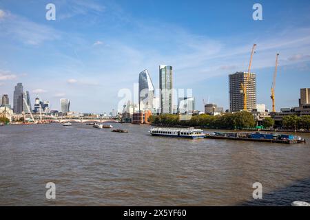 Ville de Londres le long de la Tamise, avec un gratte-ciel Blackfriars, London City skyline, Angleterre, Royaume-Uni, automne 2023 Banque D'Images