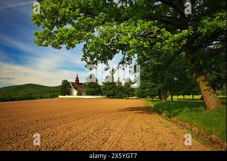 Paysage avec une belle chapelle près de château Veveri. République tchèque ville de Brno. La chapelle de la Mère de Dieu. Banque D'Images