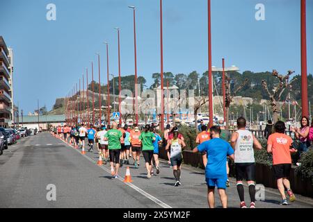 Baiona, Pontevedra, Galice, Espagne ; 26 mars 2023; athlètes en ligne dans la course qui va de Vigo à Baiona, presque à la fin de la course Banque D'Images