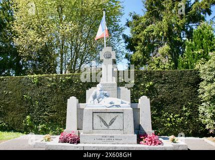 Vue du monument aux morts de Saint-Michel-des-Andaines dans le Nord-Ouest de la France, Europe Banque D'Images