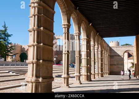 Portique de la basilique San Vicente. Avila, Espagne. Banque D'Images