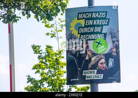 Wahlplakate zur Europawahl AM 9. Juni 2024 sind in Köln zu sehen. Die Grünen Mach Nazis ein Kreuz durch die Rechnung Wahlplakate zur Europawahl *** les affiches électorales pour les élections européennes du 9 juin 2024 peuvent être vues à Cologne les Verts ont mis une clé dans les œuvres pour les affiches électorales nazies pour les élections européennes Banque D'Images