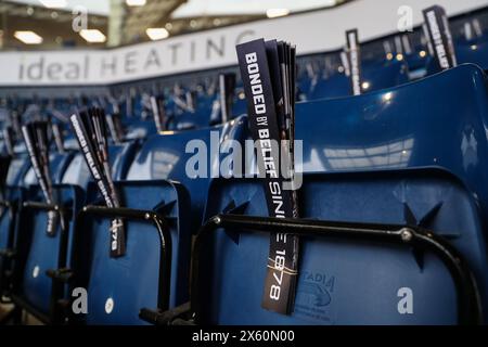 West Bromwich, Royaume-Uni. 12 mai 2024. Clapets en papier sur les sièges avant le match de demi-finale du Sky Bet Championship First Leg match West Bromwich Albion vs Southampton aux Hawthorns, West Bromwich, Royaume-Uni, le 12 mai 2024 (photo par Gareth Evans/News images) à West Bromwich, Royaume-Uni le 5/12/2024. (Photo de Gareth Evans/News images/SIPA USA) crédit : SIPA USA/Alamy Live News Banque D'Images