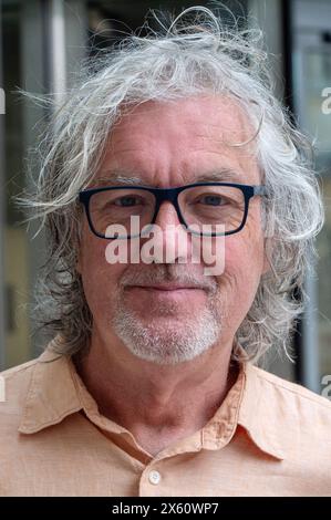 Londres, Royaume-Uni. 12 mai 2024. Le présentateur de télévision James May est repéré devant les studios de la BBC. Crédit : Thomas Krych/Alamy Live News Banque D'Images