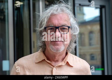 Londres, Royaume-Uni. 12 mai 2024. Le présentateur de télévision James May est repéré devant les studios de la BBC. Crédit : Thomas Krych/Alamy Live News Banque D'Images