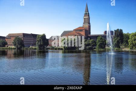 Vue de la mairie de Kiel, Opéra, Weiher, fontaine Schleswig-Holstein, Allemagne Banque D'Images