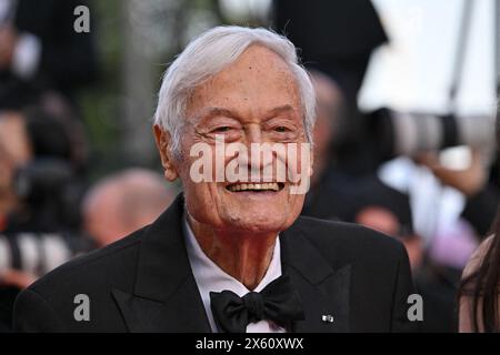 Cannes, France. 12 mai 2024. Photo de dossier - Roger Corman à la cérémonie de clôture du 76e Festival de Cannes à Cannes, France, le 27 mai 2023. - Le légendaire roi du film B Roger Corman, qui a réalisé et produit des centaines de films à petit budget et a découvert de futures stars de l'industrie comme Jack Nicholson, Martin Scorsese et Robert de Niro, est mort. Il avait 98 ans. Photo de Julien Reynaud/APS-médias/ABACAPRESS. COM Credit : Abaca Press/Alamy Live News Banque D'Images