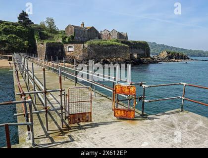 Arrivée à l'embarcadère pour une excursion à Drakes Island juste au sud de Plymouth dans Plymouth Sound. Acheté 2019 par l'homme d'affaires Morgan Phillips. Plans pour Banque D'Images