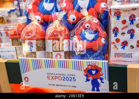 Souvenirs de Myaku Myaku mascotte officielle de l'exposition universelle d'Osaka en 2025 à Osaka Japon le 15 février 2024 Banque D'Images