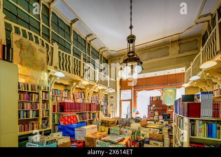 Innenraum der ehemaligen Musikalienhandlung Bárd und Mór, Kossuth Lajos utca 4, Béla Lajta 1902 (heute Antiquariat) // intérieur de l'ancien Bárd and Banque D'Images