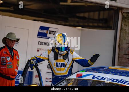 Longfield, Angleterre, Royaume-Uni. 12 mai 2024. Ash Sutton célèbre la troisième manche Brands Hatch Indy Napa Racing UK lors du BTCC British Touring car Championship à Brands Hatch Indy, Longfield, Angleterre le 12 mai 2024. Photo de Chris Williams. Utilisation éditoriale uniquement, licence requise pour une utilisation commerciale. Aucune utilisation dans les Paris, les jeux ou les publications d'un club/ligue/joueur. Crédit : UK Sports pics Ltd/Alamy Live News crédit : UK Sports pics Ltd/Alamy Live News Banque D'Images