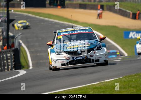 Longfield, Angleterre, Royaume-Uni. 12 mai 2024. Mikey Doble 88 Power a maxi Racing Round 4 Brands Hatch Indy lors du BTCC British Touring car Championship à Brands Hatch Indy, Longfield, Angleterre le 12 mai 2024. Photo de Chris Williams. Utilisation éditoriale uniquement, licence requise pour une utilisation commerciale. Aucune utilisation dans les Paris, les jeux ou les publications d'un club/ligue/joueur. Crédit : UK Sports pics Ltd/Alamy Live News crédit : UK Sports pics Ltd/Alamy Live News Banque D'Images