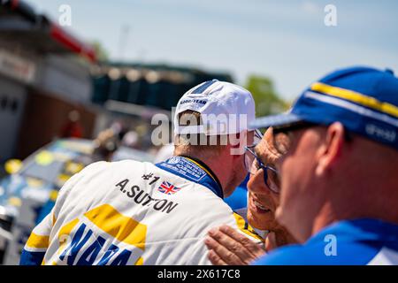 Longfield, Angleterre, Royaume-Uni. 12 mai 2024. Ash Sutton célèbre la troisième manche Brands Hatch Indy Napa Racing UK lors du BTCC British Touring car Championship à Brands Hatch Indy, Longfield, Angleterre le 12 mai 2024. Photo de Chris Williams. Utilisation éditoriale uniquement, licence requise pour une utilisation commerciale. Aucune utilisation dans les Paris, les jeux ou les publications d'un club/ligue/joueur. Crédit : UK Sports pics Ltd/Alamy Live News crédit : UK Sports pics Ltd/Alamy Live News Banque D'Images