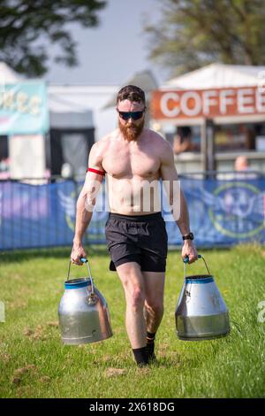 Brentwood Essex 12 mai 2024 Nuclear Rush Weekend avec la course Nuclear Fit course 2K puis obstacle puis une autre course 2K puis le prochain obstacle et ce sont des obstacles vraiment difficiles et sur une échelle de temps et vous avez quelques-uns des coureurs d'élite en compétition les uns avec les autres crédit: Richard Lincoln/Alamy Live News Banque D'Images