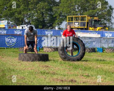 Brentwood Essex 12 mai 2024 Nuclear Rush Weekend avec la course Nuclear Fit course 2K puis obstacle puis une autre course 2K puis le prochain obstacle et ce sont des obstacles vraiment difficiles et sur une échelle de temps et vous avez quelques-uns des coureurs d'élite en compétition les uns avec les autres crédit: Richard Lincoln/Alamy Live News Banque D'Images