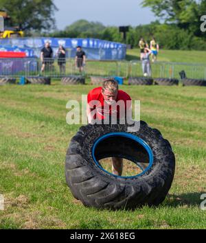 Brentwood Essex 12 mai 2024 Nuclear Rush Weekend avec la course Nuclear Fit course 2K puis obstacle puis une autre course 2K puis le prochain obstacle et ce sont des obstacles vraiment difficiles et sur une échelle de temps et vous avez quelques-uns des coureurs d'élite en compétition les uns avec les autres crédit: Richard Lincoln/Alamy Live News Banque D'Images