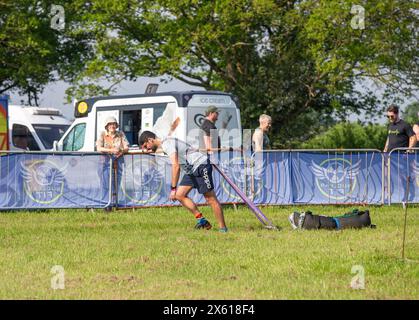 Brentwood Essex 12 mai 2024 Nuclear Rush Weekend avec la course Nuclear Fit course 2K puis obstacle puis une autre course 2K puis le prochain obstacle et ce sont des obstacles vraiment difficiles et sur une échelle de temps et vous avez quelques-uns des coureurs d'élite en compétition les uns avec les autres crédit: Richard Lincoln/Alamy Live News Banque D'Images