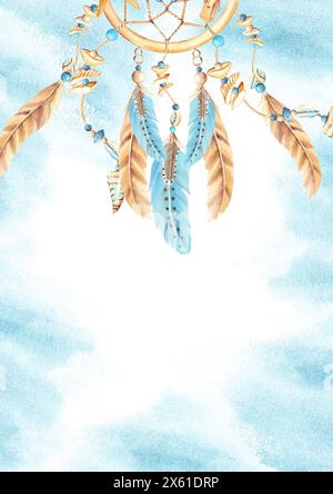 Dream Catcher Card ou modèle d'affiche avec des coquillages et des pierres de mer, des perles et des plumes bleues et beiges, des éclaboussures d'aquarelle bleues. Main aquarelle Banque D'Images