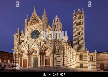 La cathédrale métropolitaine de Sainte-Marie de l'Assomption ou le Duomo di Siena. Photo prise le 23 octobre 2023 à Sienne, région Toscane, Italie. Banque D'Images