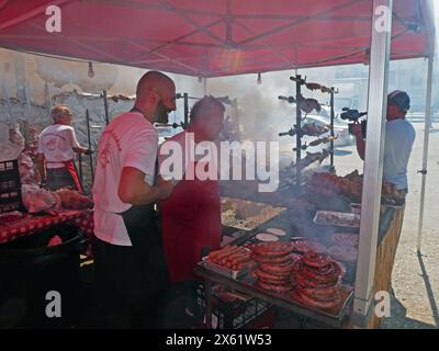 Sassari, Sardaigne, Italie. Barbecue mixte au festival Cavalcata Sarda Banque D'Images