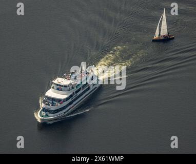 Luftbild, Ausflugsschiff Rursee, Gäste auf dem Oberdeck, Segelboot, Nationalpark Eifel, Hasenfeld, Heimbach, Nordrhein-Westfalen, Deutschland ACHTUNGxMINDESTHONORARx60xEURO *** vue aérienne, bateau d'excursion Rursee, invités sur le pont supérieur, bateau à voile, Eifel National Park, Hasenfeld, Heimbach, Rhénanie du Nord-Westphalie, Allemagne ACHTUNGxMINDESTHONORARx60xEURO Banque D'Images