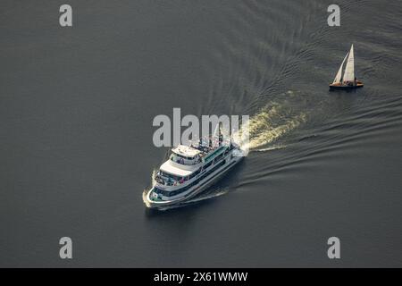 Luftbild, Ausflugsschiff Rursee, Gäste auf dem Oberdeck, Segelboot, Nationalpark Eifel, Hasenfeld, Heimbach, Nordrhein-Westfalen, Deutschland ACHTUNGxMINDESTHONORARx60xEURO *** vue aérienne, bateau d'excursion Rursee, invités sur le pont supérieur, bateau à voile, Eifel National Park, Hasenfeld, Heimbach, Rhénanie du Nord-Westphalie, Allemagne ACHTUNGxMINDESTHONORARx60xEURO Banque D'Images