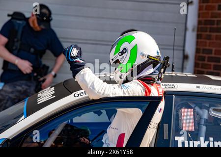 Longfield, Angleterre, Royaume-Uni. 12 mai 2024. Colin Turkington vainqueur du Round 5 Team BMW Brands Hatch Indy lors du BTCC British Touring car Championship à Brands Hatch Indy, Longfield, Angleterre, le 12 mai 2024. Photo de Chris Williams. Utilisation éditoriale uniquement, licence requise pour une utilisation commerciale. Aucune utilisation dans les Paris, les jeux ou les publications d'un club/ligue/joueur. Crédit : UK Sports pics Ltd/Alamy Live News crédit : UK Sports pics Ltd/Alamy Live News Banque D'Images