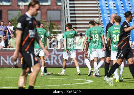 Deinze, Belgique. 12 mai 2024. Les joueurs de Lommel célèbrent après avoir marqué lors d'un match de football entre KMSK Deinze et Lommel SK, dimanche 12 mai 2024 à Deinze, la deuxième étape de la demi-finale de la promotion à l'issue de la deuxième division 'Challenger Pro League' 2023-2024 du championnat belge. BELGA PHOTO DAVID PINTENS crédit : Belga News Agency/Alamy Live News Banque D'Images