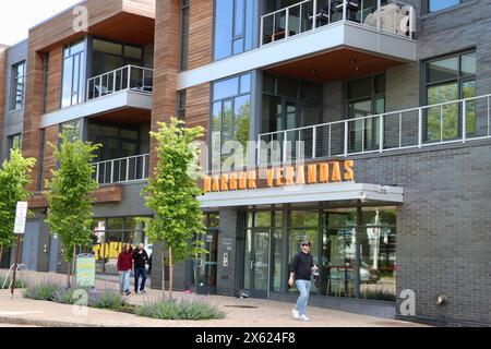 Bâtiment des vérandas portuaires dans le centre-ville de Cleveland en mai 2024 Banque D'Images