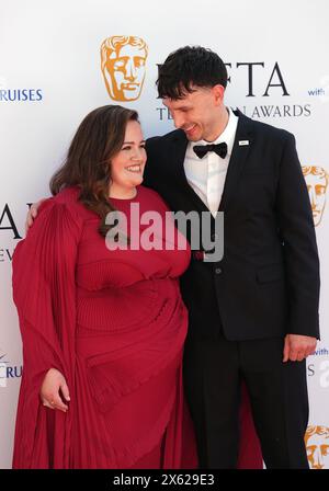 Jessica Gunning et Richard Gadd présents aux BAFTA TV Awards 2024, au Royal Festival Hall de Londres. Date de la photo : dimanche 12 mai 2024. Banque D'Images