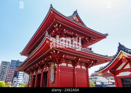 Temple Sensoji à l'entrée de l'Asakusa Resort à Tokyo, Japon. Banque D'Images