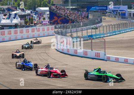 04 ARON Paul (est), Envision Racing, Jaguar I-type 6, action lors de l'ePrix de Berlin 2024, 7ème meeting du Championnat du monde ABB FIA Formula E 2023-24, sur le circuit de Tempelhof Airport Street circuit du 10 au 12 mai 2024 à Berlin, Allemagne Banque D'Images