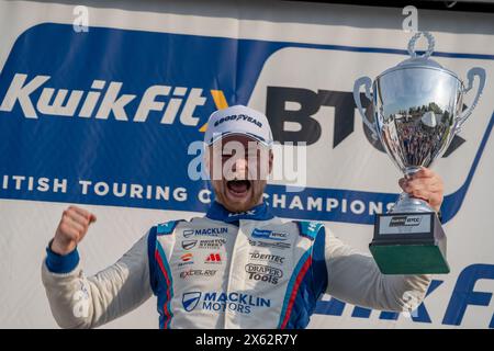 Longfield, Angleterre, Royaume-Uni. 12 mai 2024. Ronan Pearson 14 Excelr8 Motorsport Winner Round 6 Brands Hatch Indy lors du BTCC British Touring car Championship à Brands Hatch Indy, Longfield, Angleterre le 12 mai 2024. Photo de Chris Williams. Utilisation éditoriale uniquement, licence requise pour une utilisation commerciale. Aucune utilisation dans les Paris, les jeux ou les publications d'un club/ligue/joueur. Crédit : UK Sports pics Ltd/Alamy Live News crédit : UK Sports pics Ltd/Alamy Live News Banque D'Images