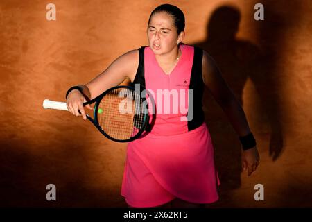 Rome, Italie. 12 mai 2024. Jelena Ostapenko, de Lettonie, réagit contre l'espagnole Sara Sorribes Tormo au tournoi de tennis Internazionali BNL d'Italia 2024 au Foro Italico à Rome, Italie, le 12 mai 2024. Crédit : Insidefoto di andrea staccioli/Alamy Live News Banque D'Images