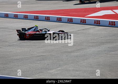 Allemagne, Berlin, 12 mai 2024. António Félix da Costa, n°13, Tag Heuer Porsche Formula E sur la piste de course de la 10e manche du Championnat ABB FIA Formula E 2023/24. Le Berlin E-Prix 2024 sera à Berlin les 11 et 12 mai 2024 avec une double course pour la dixième fois. La série de courses électriques 2023/2024 aura lieu à l'ancien aéroport de Tempelhof. Crédit : Sven Struck/Alamy Live News Banque D'Images