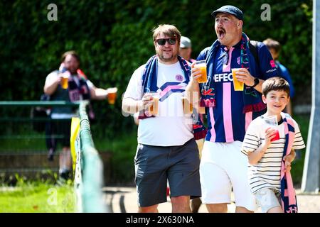 Crawley, Royaume-Uni. 12 mai 2024. Les supporters de Dulwich Hamlet lors du match de premier League Womens Regional de Londres et du Sud-est entre l'AFC Crawley et Dulwich Hamlet au Three Bridges FC. Crédit : Liam Asman/Alamy Live News Banque D'Images