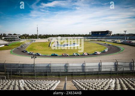 Hockenheim, Allemagne. 12 mai 2024. Départ de la course, départ, lors de la 3ème manche de la Clio Cup Series 2024, du 10 au 13 mai 2024 sur le Hockenheimring, à Hockenheim, Allemagne - photo Paul Vaicle/DPPI crédit : DPPI Media/Alamy Live News Banque D'Images