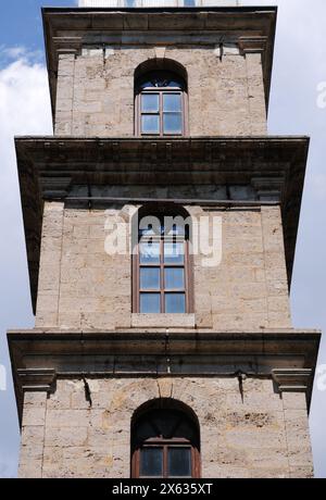 Située à Bursa, en Turquie, la tour de l'horloge de Tophane a été construite en 1905. Banque D'Images