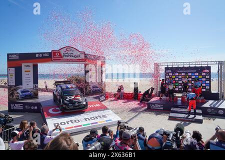 Matoshinhos, Portugal. 12 mai 2024. 17 OGIER Sebastien, LANDAIS Vincent, Toyota GR Yaris Rally1, 08 TANAK Ott, JARVEOJA Martin, Hyundai I20 Rally1, 11 NEUVILLE Thierry, WYDAEGHE Martijn, Hyundai I20 Rally1, podium, portrait Matosinhos lors du Rallye de Portugal 2024, 5ème manche du Championnat du monde des Rallye-voitures 2024 WRC, du 9 au 12 mai 2024 à Matoshinhos, Portugal - photo Paulo Maria/DPPI crédit : DPPI Media/Alamy Live News Banque D'Images