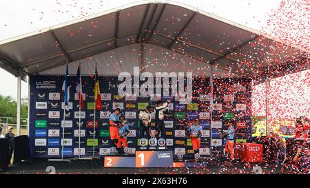 Porto, Portugal. 12 mai 2024. Le pilote Ott Tanak et le co-pilote Martin Jarveoja et le pilote Sebastien Ogier et le co-pilote Vincent Landais et le pilote Thierry Neuville et le co-pilote Martijn Wydaeghe, célébrant la phase finale de puissance du podium à Fafe, lors du Championnat du monde FIA WRC Vodafone Rally de Portugal 2024 12 mai, Porto Portugal crédit : Agence photo indépendante/Alamy Live News Banque D'Images