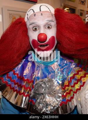 11 mai 2024, Hollywood, Californie, États-Unis : Bozo le Clown, alias David Arquette assiste aux ''BONKERS'' The Art Show. (Crédit image : © Billy Bennight/ZUMA Press Wire) USAGE ÉDITORIAL SEULEMENT! Non destiné à UN USAGE commercial ! Banque D'Images