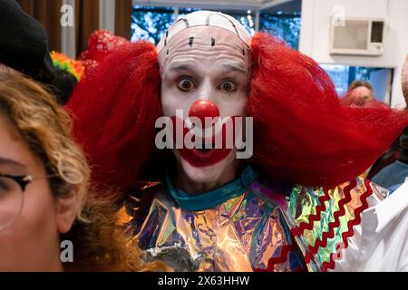 11 mai 2024, Hollywood, Californie, États-Unis : Bozo le Clown, alias David Arquette assiste aux ''BONKERS'' The Art Show. (Crédit image : © Billy Bennight/ZUMA Press Wire) USAGE ÉDITORIAL SEULEMENT! Non destiné à UN USAGE commercial ! Banque D'Images