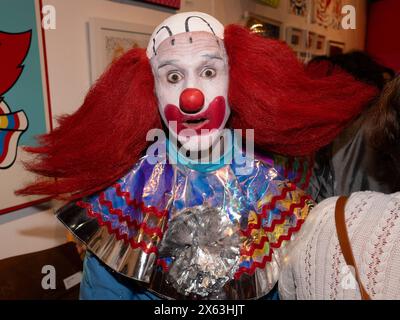 11 mai 2024, Hollywood, Californie, États-Unis : Bozo le Clown, alias David Arquette assiste aux ''BONKERS'' The Art Show. (Crédit image : © Billy Bennight/ZUMA Press Wire) USAGE ÉDITORIAL SEULEMENT! Non destiné à UN USAGE commercial ! Banque D'Images