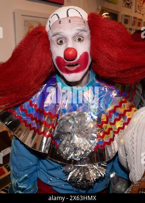 11 mai 2024, Hollywood, Californie, États-Unis : Bozo le Clown, alias David Arquette assiste aux ''BONKERS'' The Art Show. (Crédit image : © Billy Bennight/ZUMA Press Wire) USAGE ÉDITORIAL SEULEMENT! Non destiné à UN USAGE commercial ! Banque D'Images